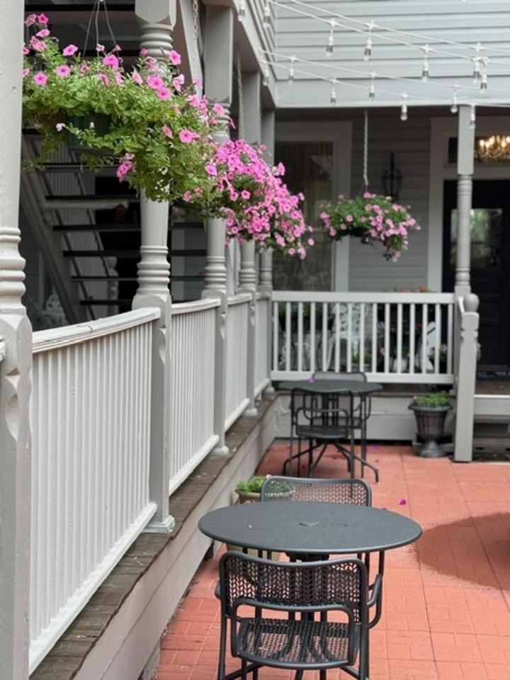 Woodbine Inn And Restaurant Madisonville Exteriör bild